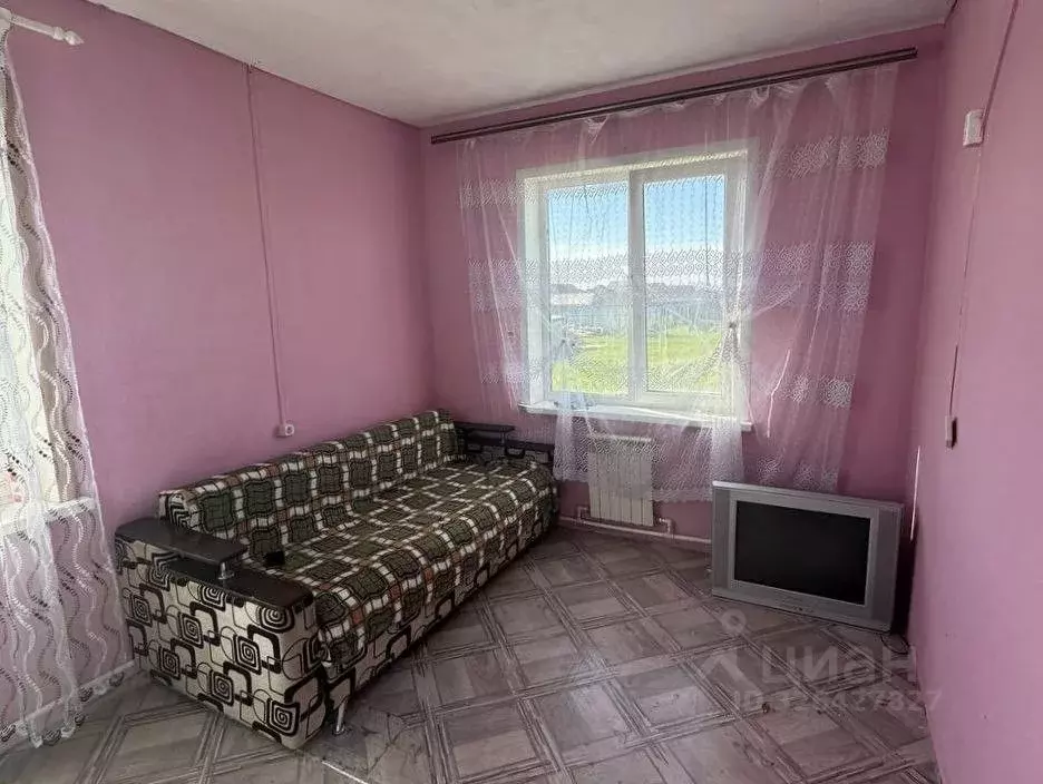 Дом в Оренбургская область, с. Шарлык ул. Народная, 11 (33 м) - Фото 1