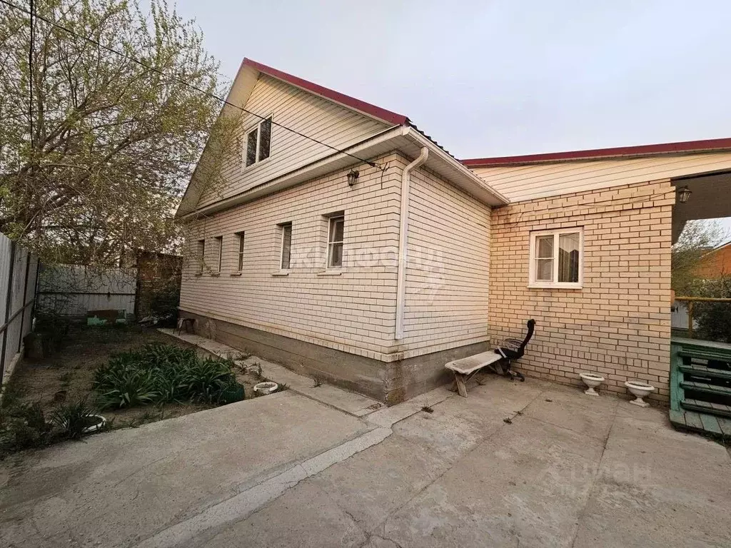 Дом в Астраханская область, Астрахань ул. 2-я Апрельская (109 м) - Фото 0