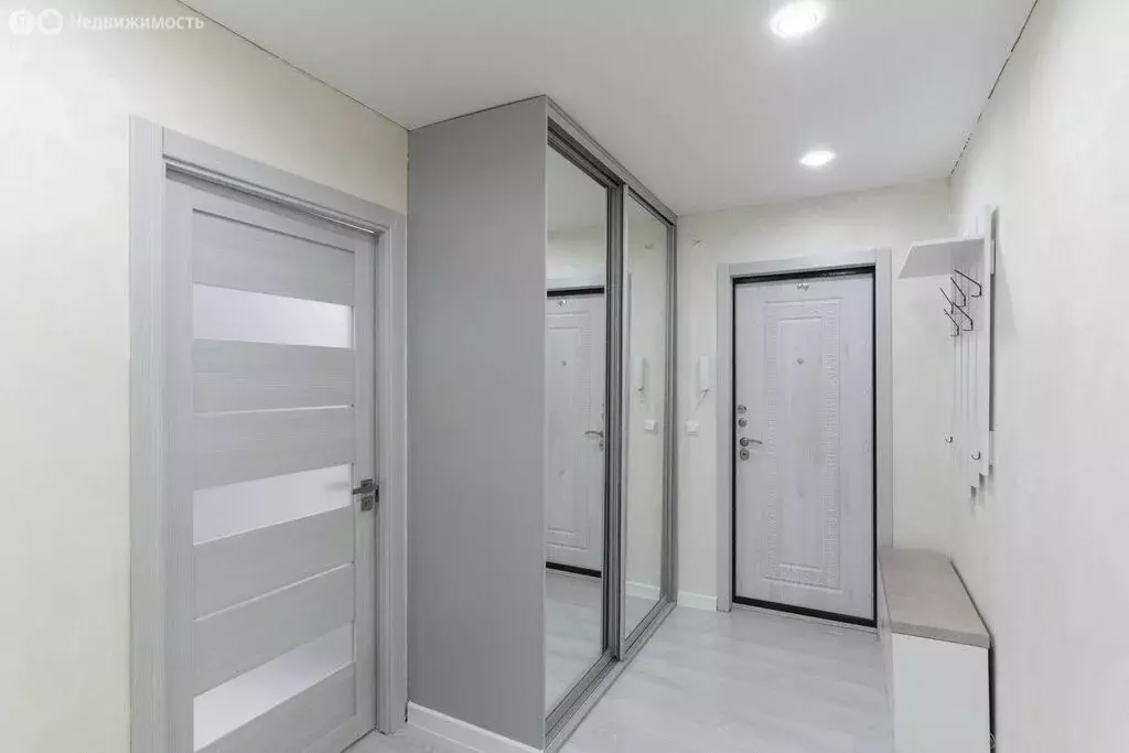 3-комнатная квартира: Тюмень, улица Пермякова, 65 (75.4 м) - Фото 0