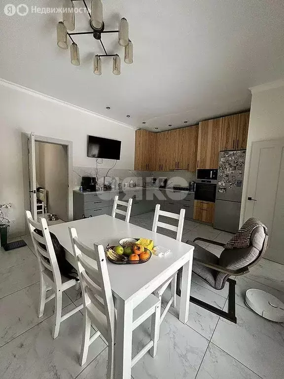 Дом в Батайск, Ленинградская улица (250 м) - Фото 1