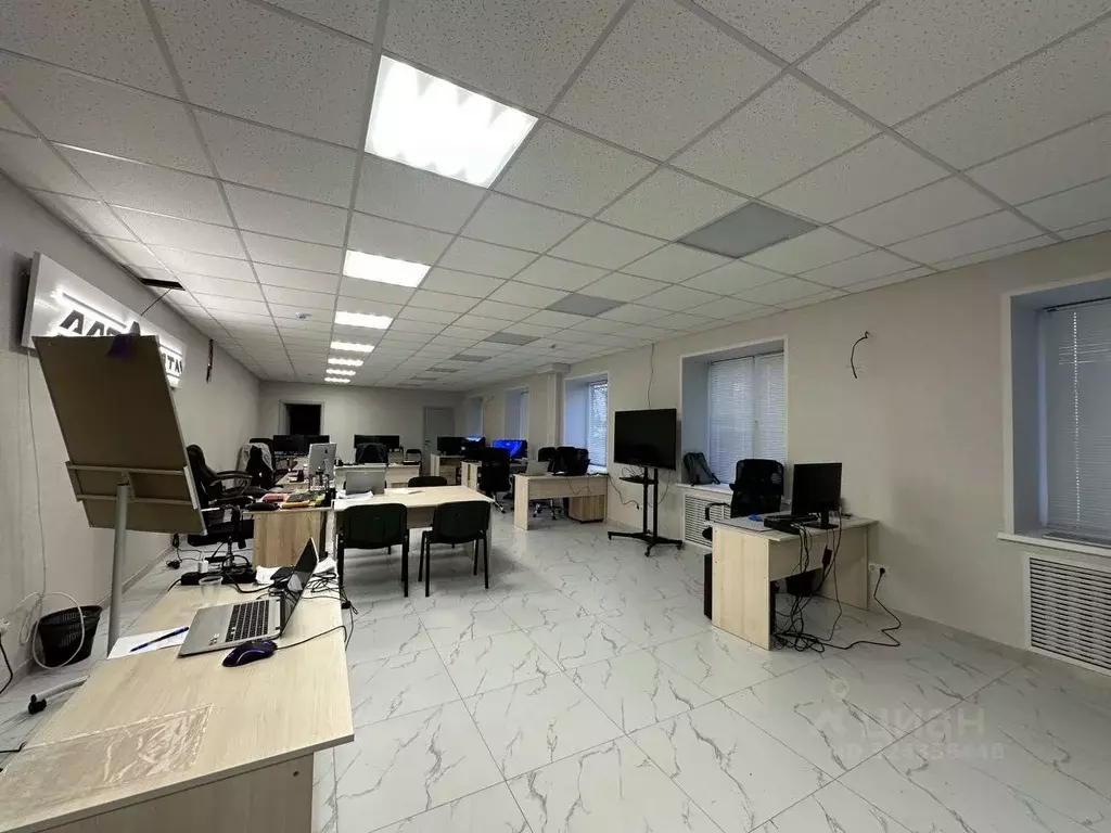 Помещение свободного назначения в Татарстан, Казань ул. Родины, 7 (126 ... - Фото 1