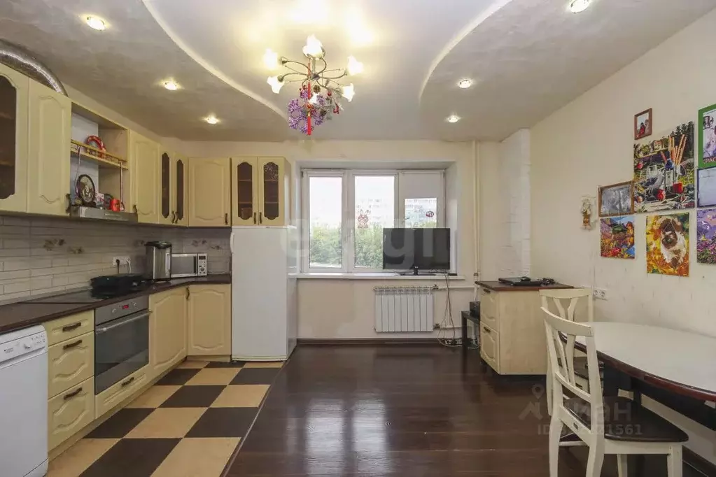 3-к кв. Омская область, Омск ул. Дианова, 25 (69.9 м) - Фото 1