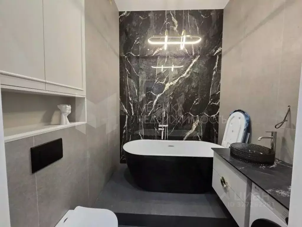 1-к кв. Тюменская область, Тюмень ул. Фармана Салманова, 12 (44.0 м) - Фото 1