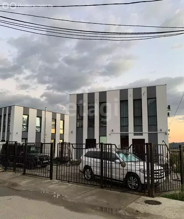 Дом в село Нижняя Шиловка, улица Мясникяна (177.2 м) - Фото 0