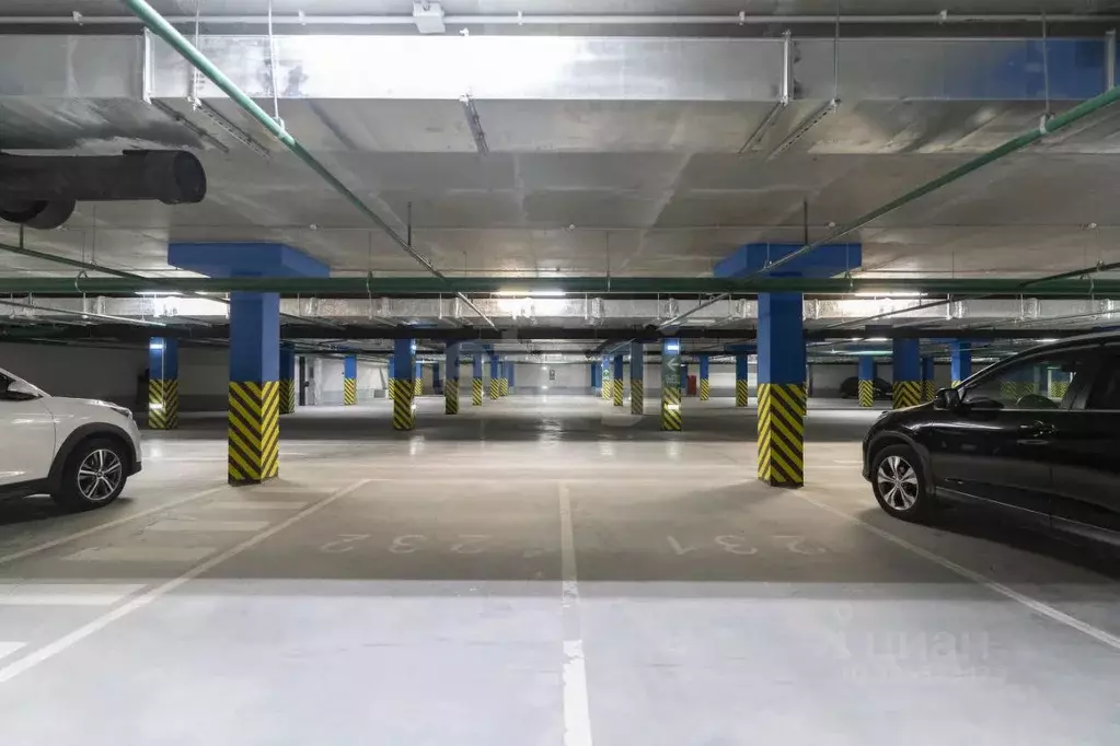 Гараж в Тюменская область, Тюмень ул. Федюнинского, 60с1 (15 м) - Фото 1