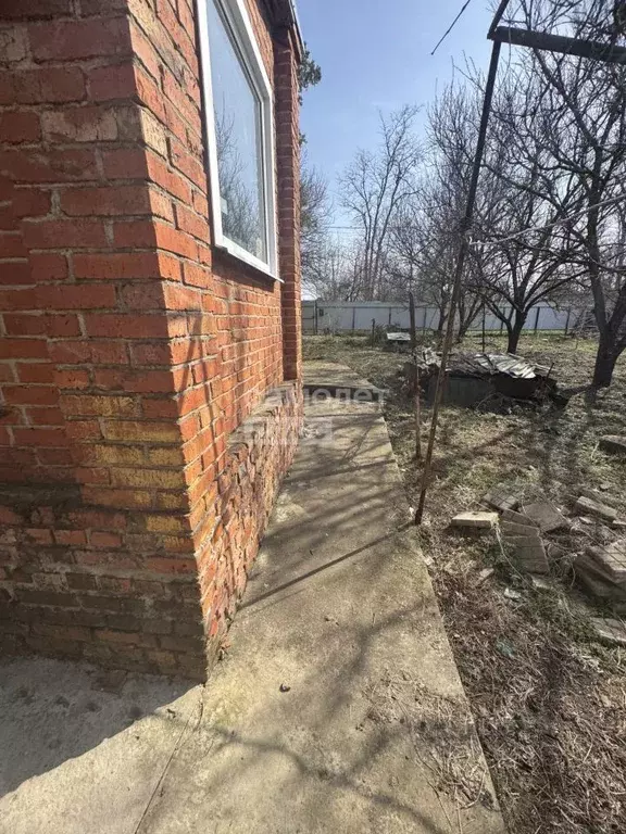 Дом в Краснодарский край, Кореновский район, Дядьковская ст-ца Низовая ... - Фото 2