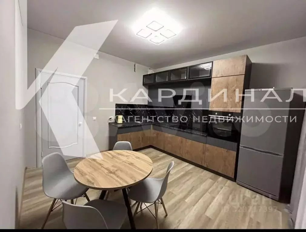 2-к кв. Белгородская область, Старый Оскол Степной мкр, 1 (80.0 м) - Фото 1