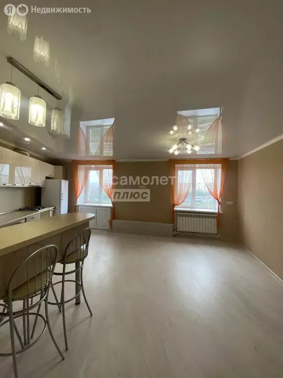 3-комнатная квартира: Октябрьский, 34-й микрорайон, 16 (74 м) - Фото 0