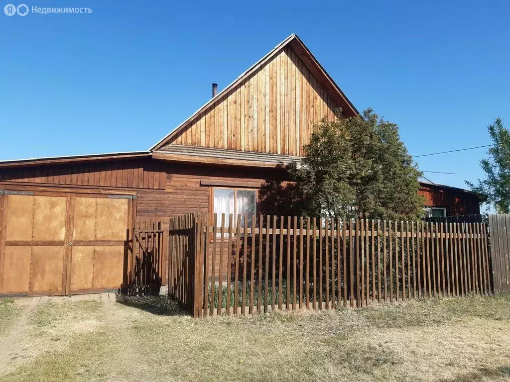 Дом в Тарбагатайский район, сельское поселение Саянтуйское, село ... - Фото 1