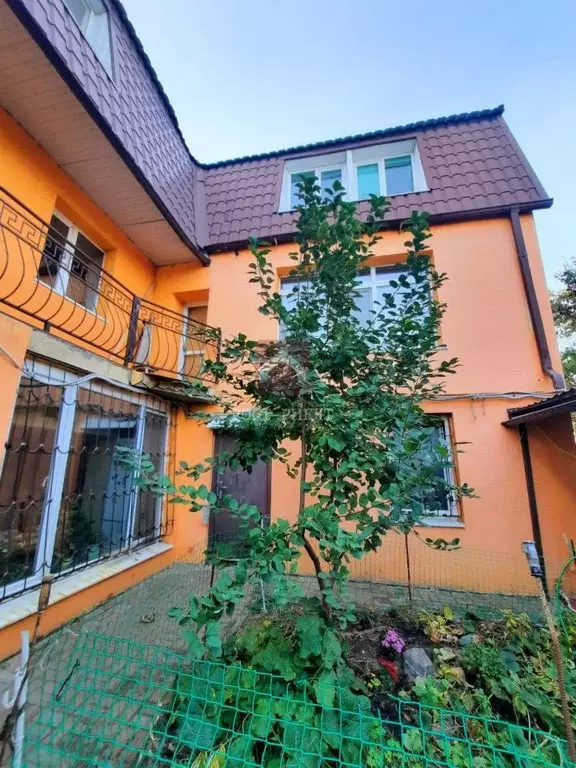 Дом в Саратовская область, Саратов ул. Большая Затонская, 104 (350 м) - Фото 1