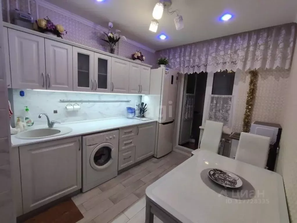3-к кв. Крым, Симферополь ул. Маршала Жукова (68.0 м) - Фото 0