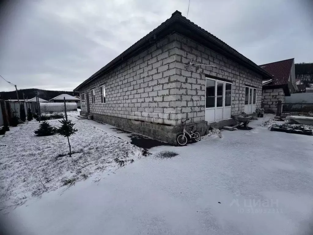 Дом в Белгородская область, Старооскольский городской округ, с. ... - Фото 0