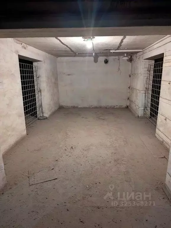 Гараж в Хакасия, Абакан просп. Дружбы Народов, 48 (22 м) - Фото 1