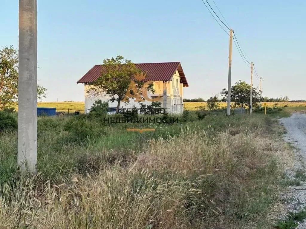 Участок в Крым, Кировский район, Журавское с/пос, с. Маковское ул. ... - Фото 1
