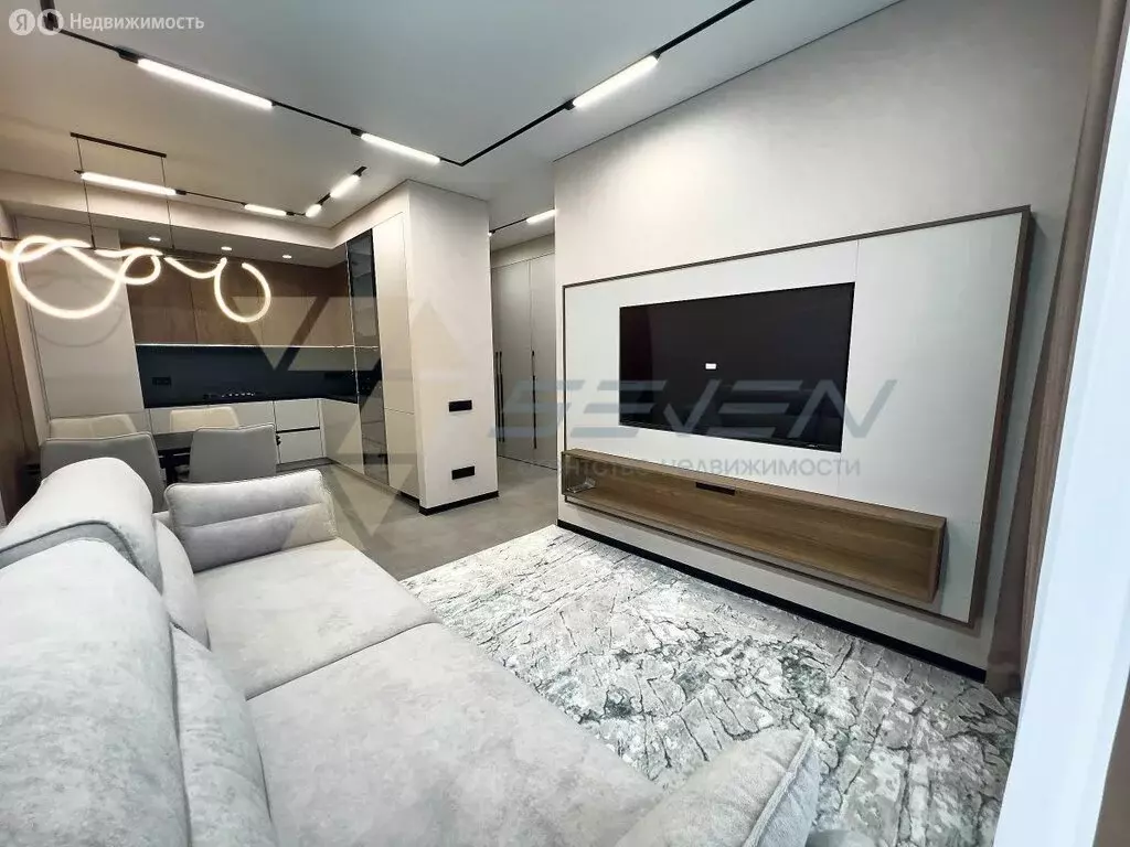 3-комнатная квартира: Севастополь, улица Адмирала Фадеева, 46Б (73 м) - Фото 0