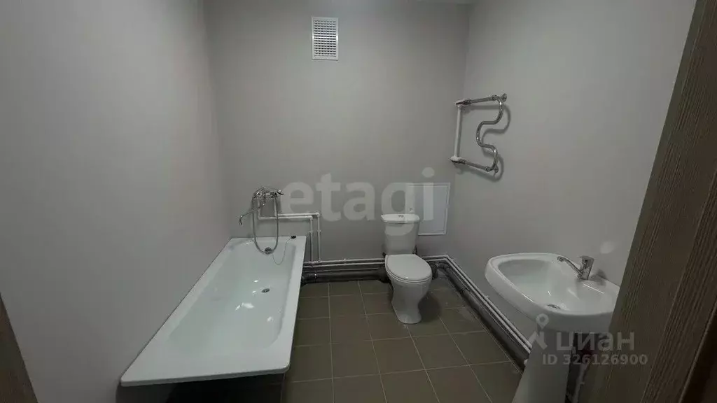 3-к кв. Калужская область, Калуга проезд Юрия Круглова, 12 (83.04 м) - Фото 0