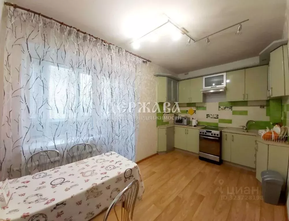 2-к кв. Белгородская область, Старый Оскол Макаренко мкр, 39 (60.0 м) - Фото 0