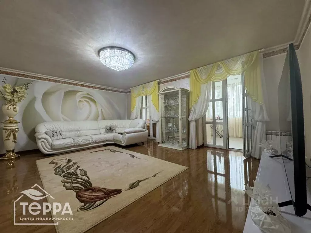 2-к кв. Крым, Евпатория просп. Победы, 63 (68.2 м) - Фото 0