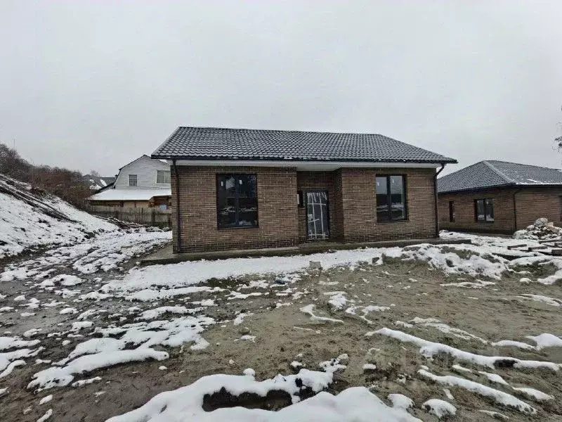 Дом в Курская область, Золотухинский район, Тазовский сельсовет, с. ... - Фото 1