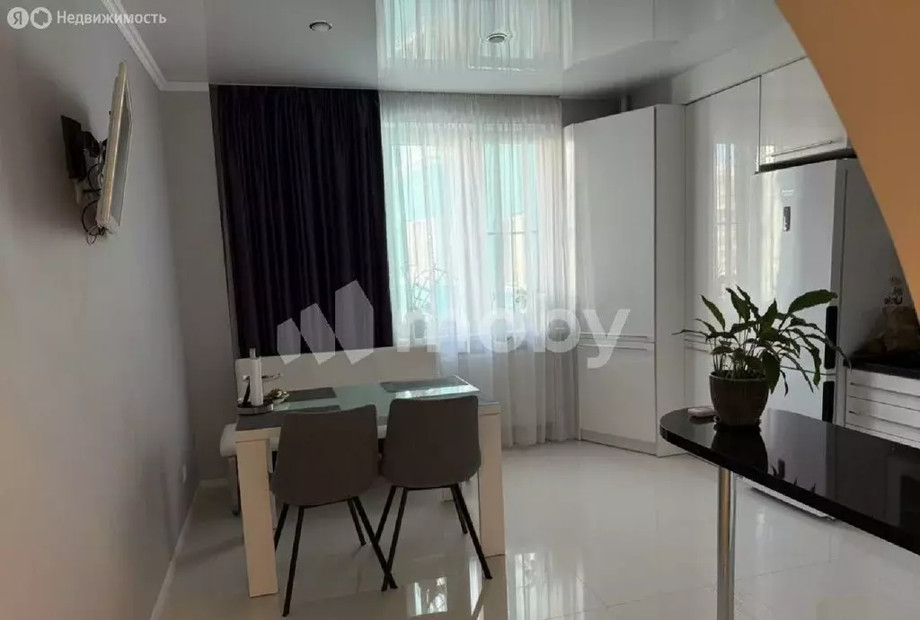 2-комнатная квартира: Калининград, Автомобильная улица, 19 (66.3 м) - Фото 1
