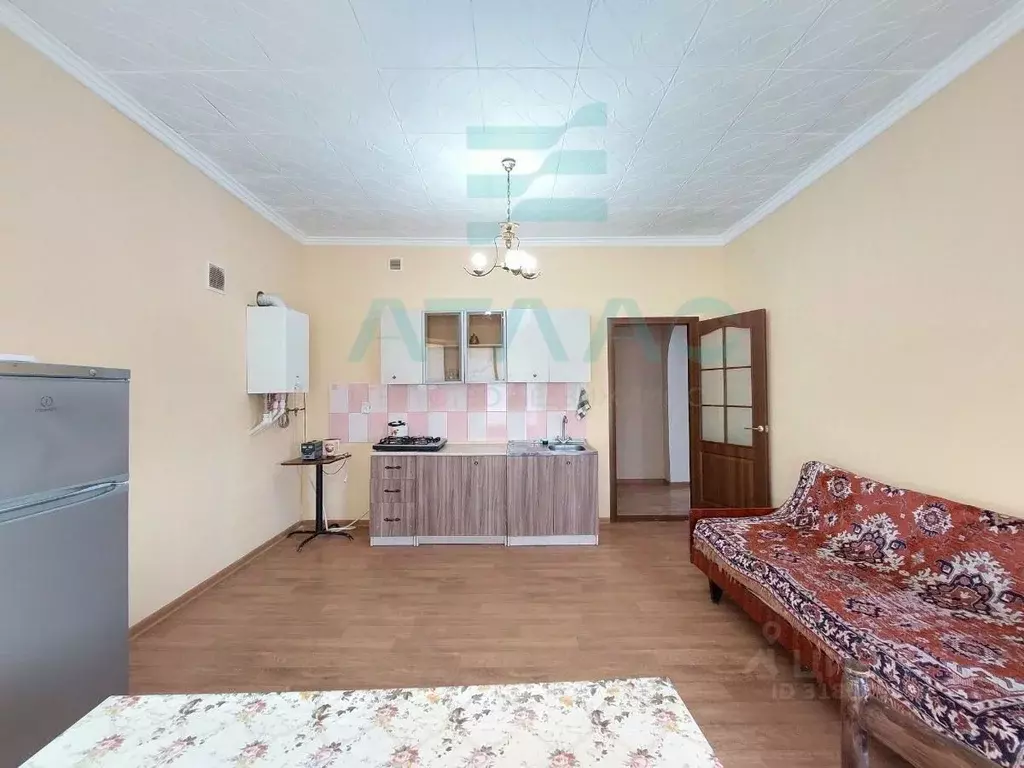 Дом в Крым, Симферопольский район, Гвардейское пгт ул. Первомайская, ... - Фото 2