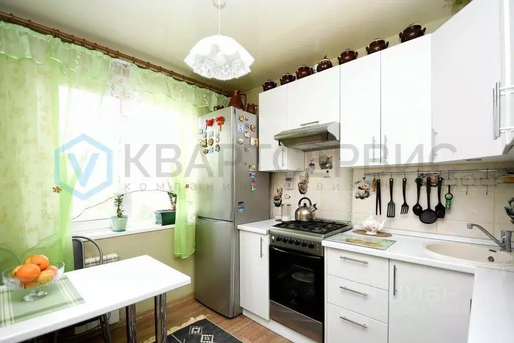 3-к кв. Омская область, Омск Волгоградская ул., 32Б (58.1 м) - Фото 0