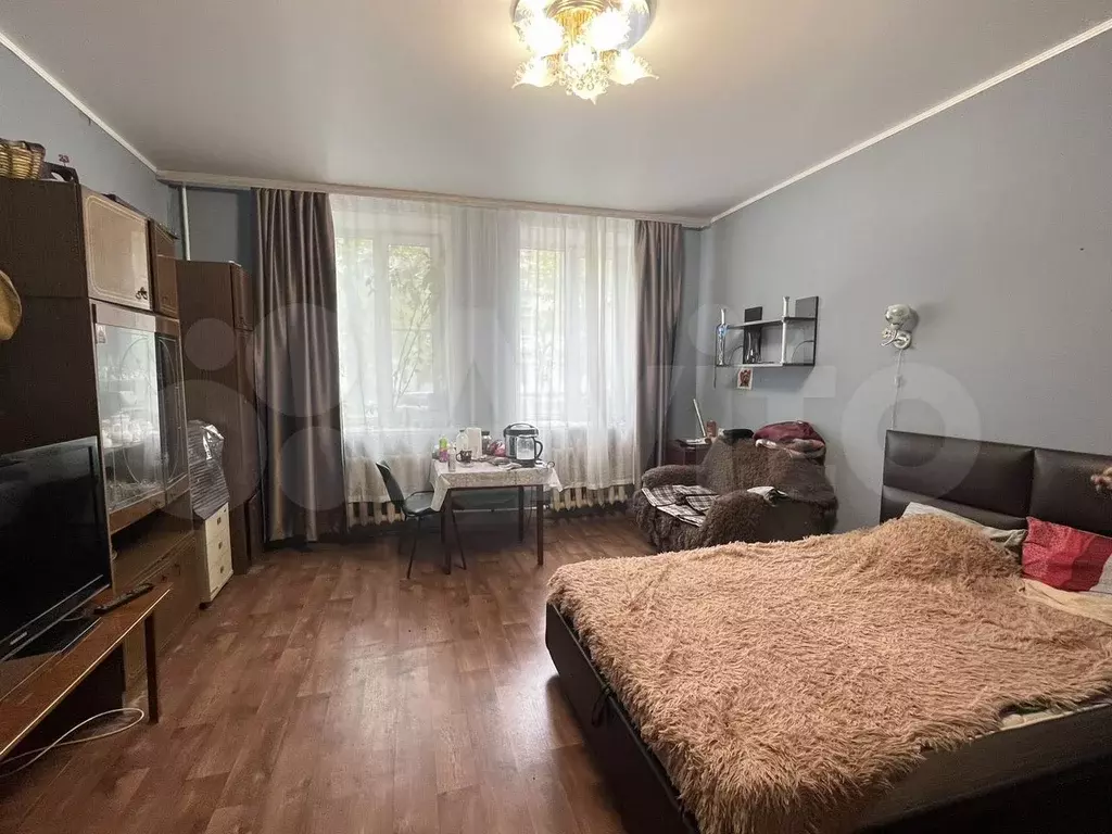 Комната 22 м в 4-к., 1/3 эт. - Фото 1