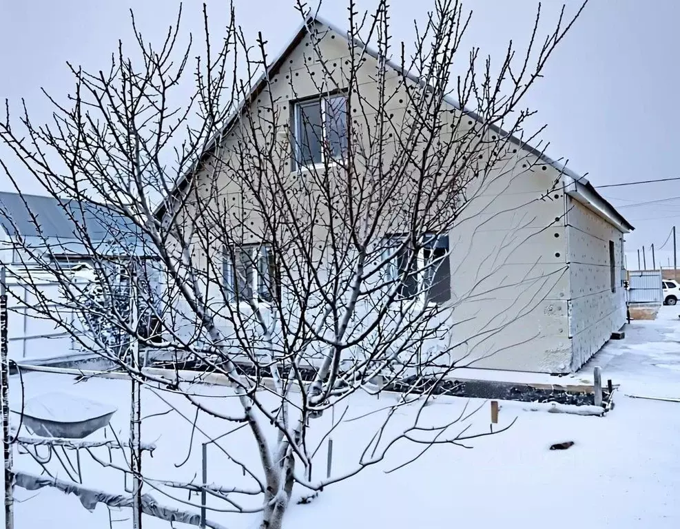 Дом в Оренбургская область, Оренбургский район, Экспериментальный ... - Фото 1