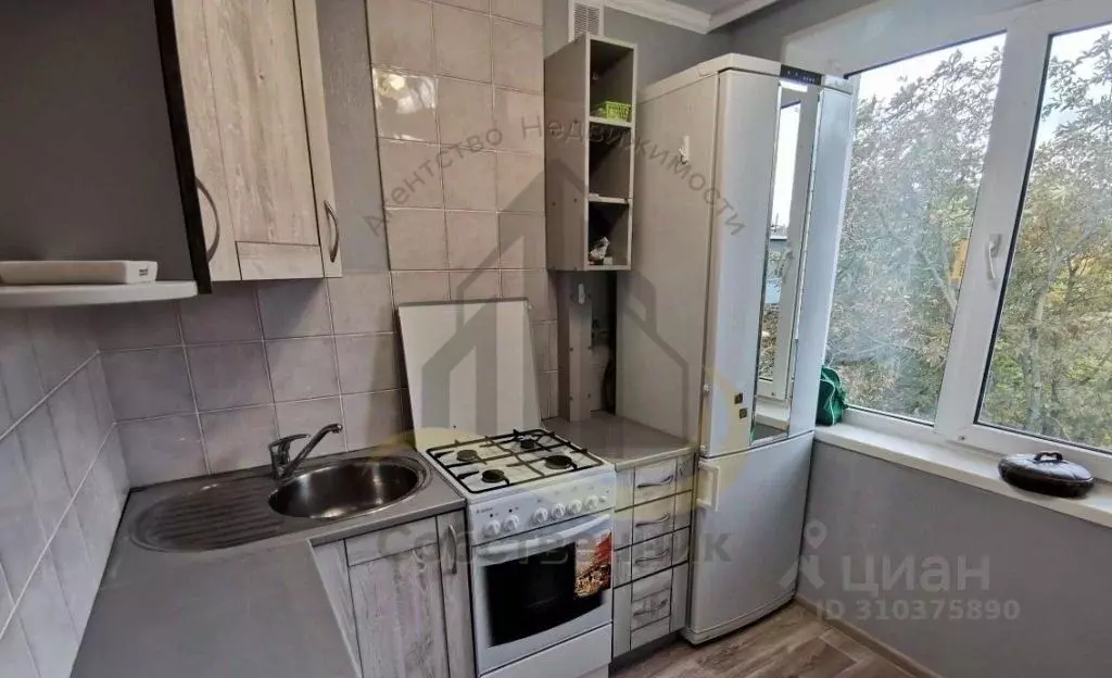 2-к кв. Белгородская область, Старый Оскол Лебединец мкр, 12 (48.0 м) - Фото 0