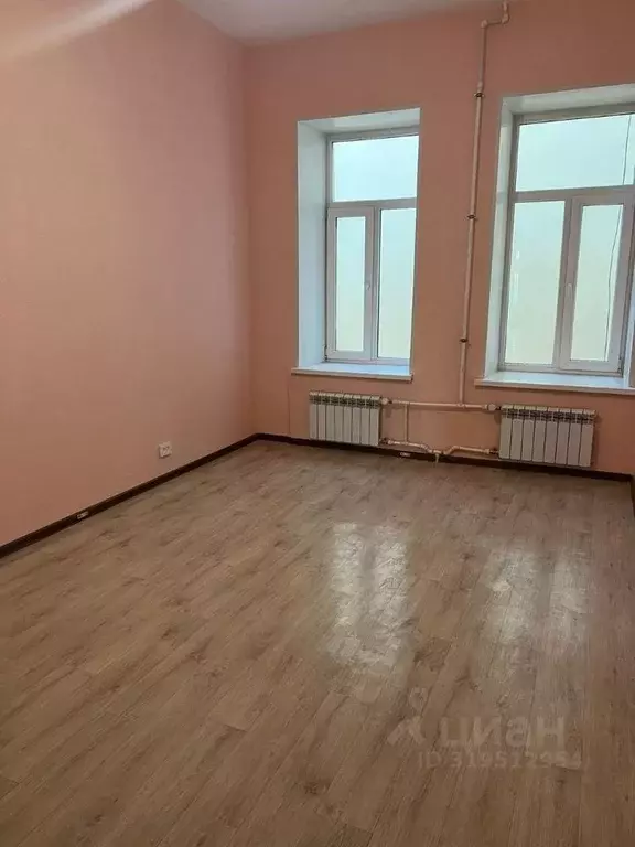 Комната Санкт-Петербург Литейный просп., 31 (30.5 м) - Фото 1