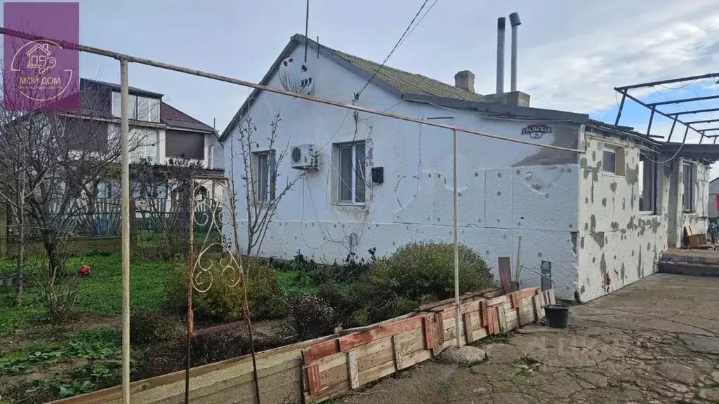 Дом в Крым, Сакский район, Молочненское с/пос, с. Абрикосовка ул. ... - Фото 1