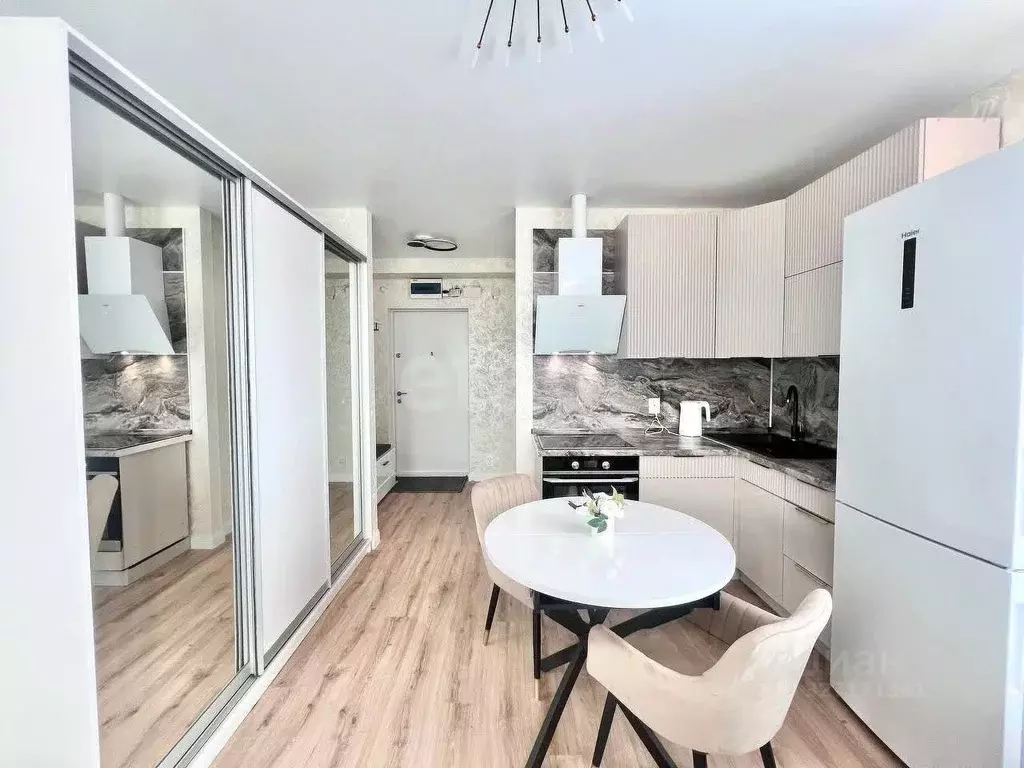 Студия Сахалинская область, Южно-Сахалинск ул. Имени Владимира ... - Фото 1