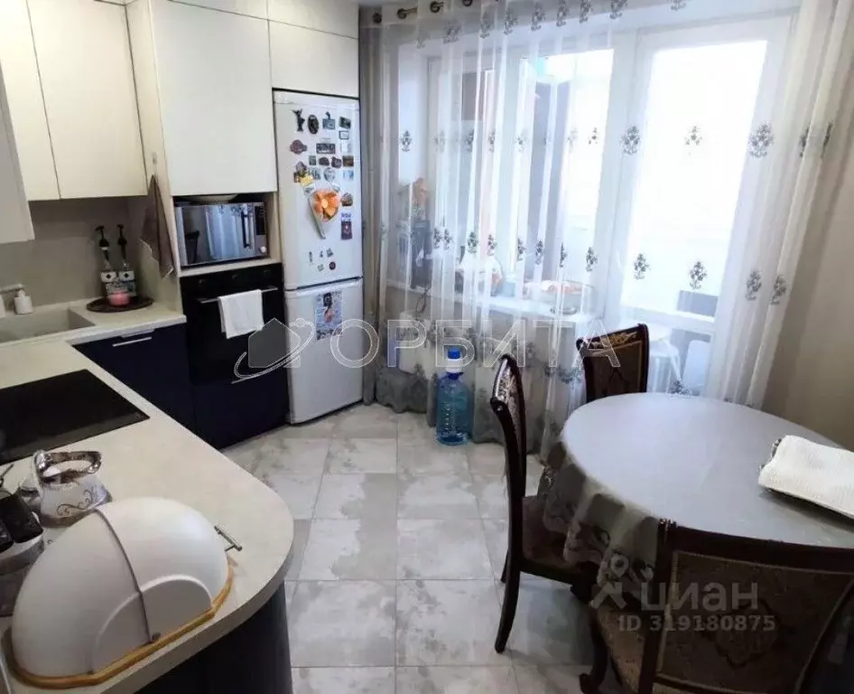 3-к кв. Тюменская область, Тюмень ул. Федюнинского, 58к2 (56.0 м) - Фото 1