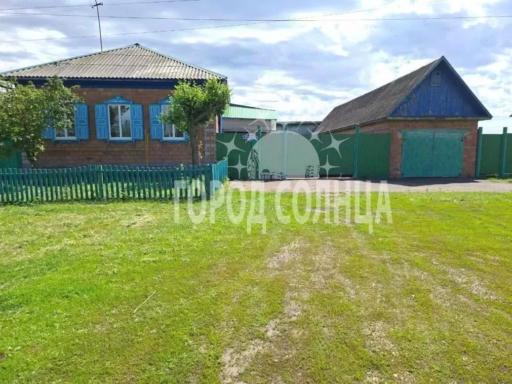 Дом в Омская область, Черлакский район, с. Иртыш Школьная ул. (65 м) - Фото 0