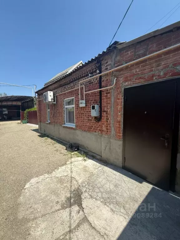 Дом в Краснодарский край, Армавир ул. Чичерина, 74 (50 м) - Фото 0