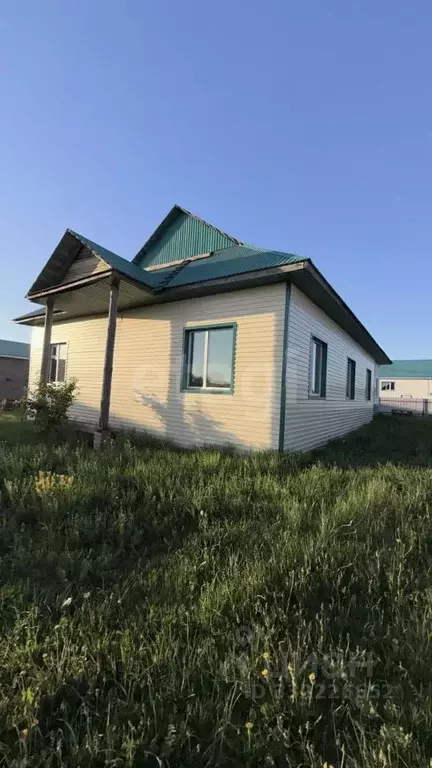 Дом в Башкортостан, с. Бураево ул. Дня Республики (151 м) - Фото 1