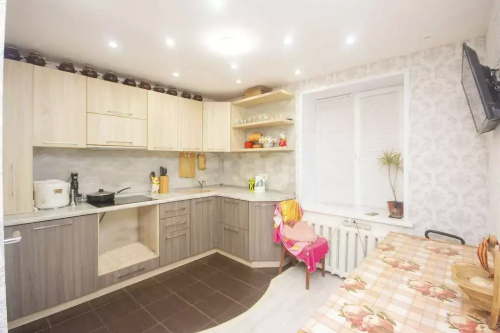 3-к кв. Тюменская область, Тюмень ул. Республики, 248 (50.4 м) - Фото 1