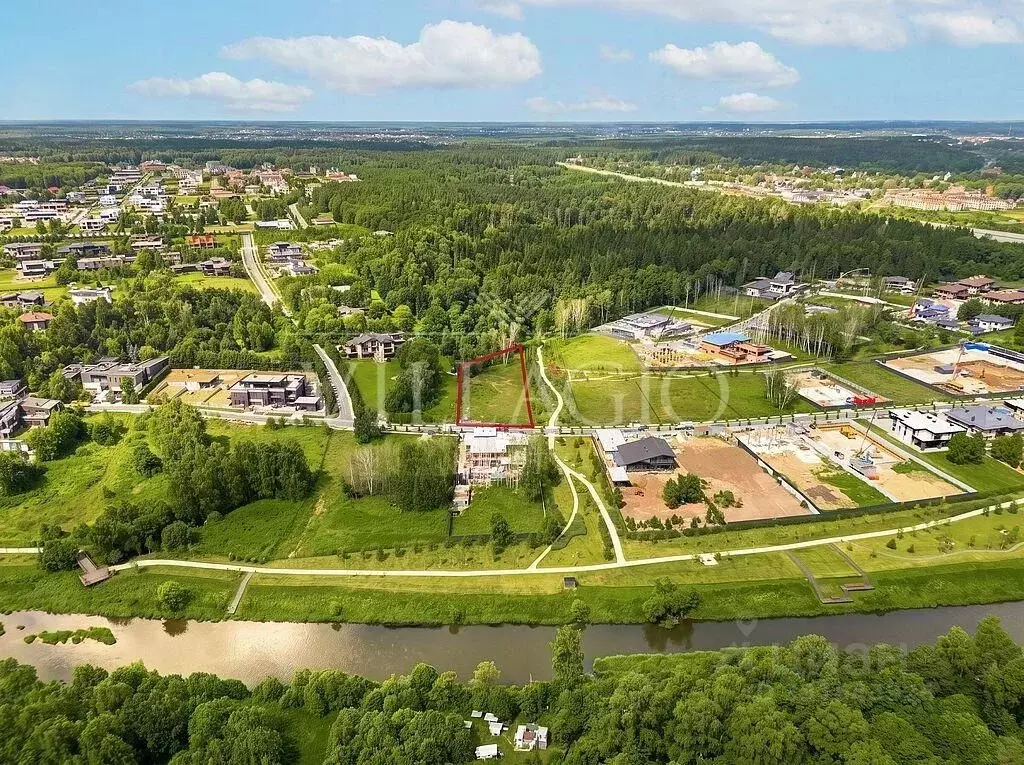 Участок в Московская область, Красногорск городской округ, д. ... - Фото 1