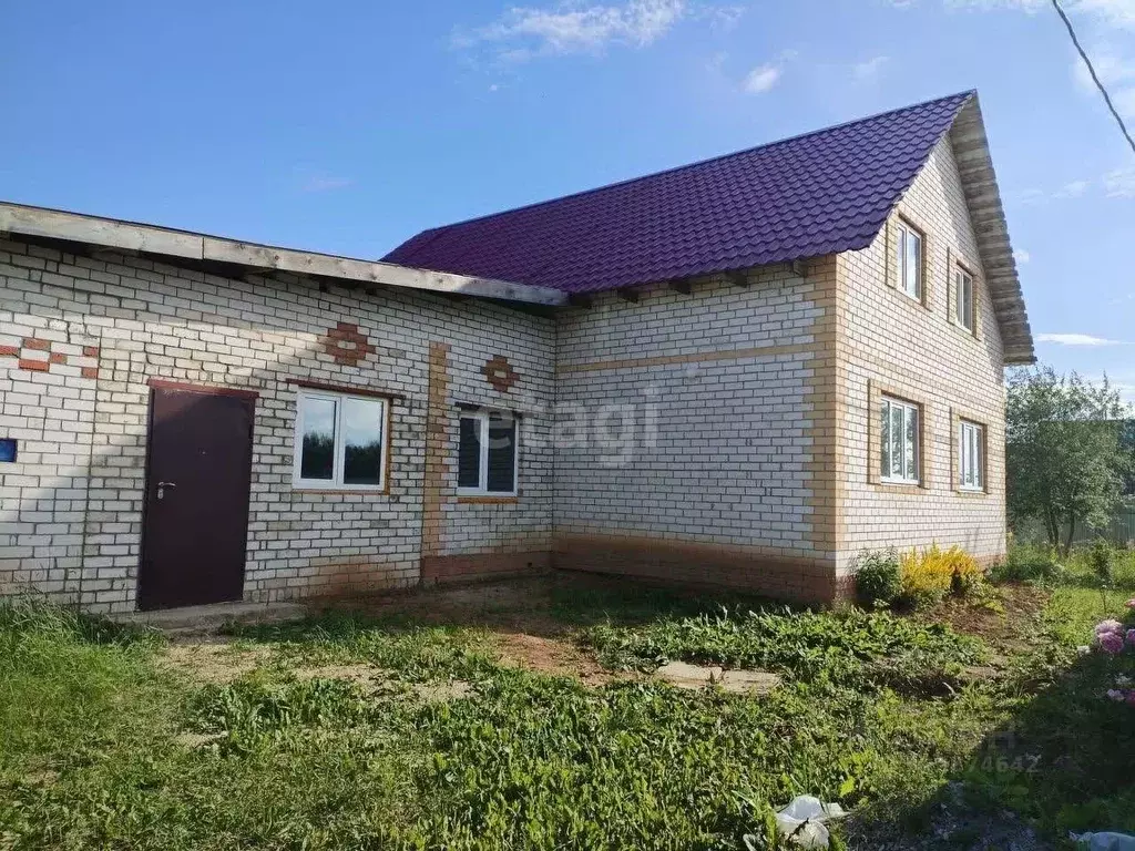 Дом в Марий Эл, Медведевский район, Ежовское с/пос, с. Ежово ул. ... - Фото 1