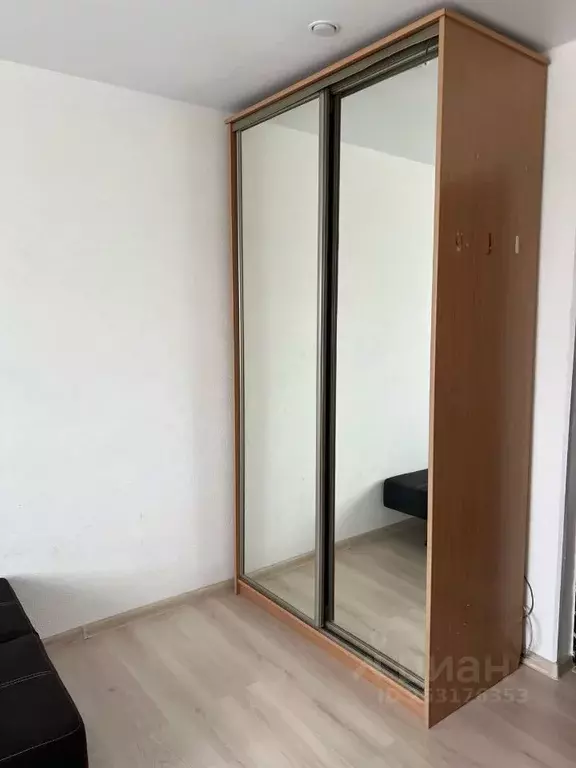Комната Санкт-Петербург ул. Карпинского, 27К2 - Фото 0