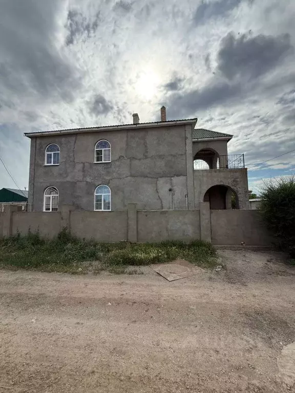 Дом в Астраханская область, Астрахань Приморский пер., 9 (330 м) - Фото 2