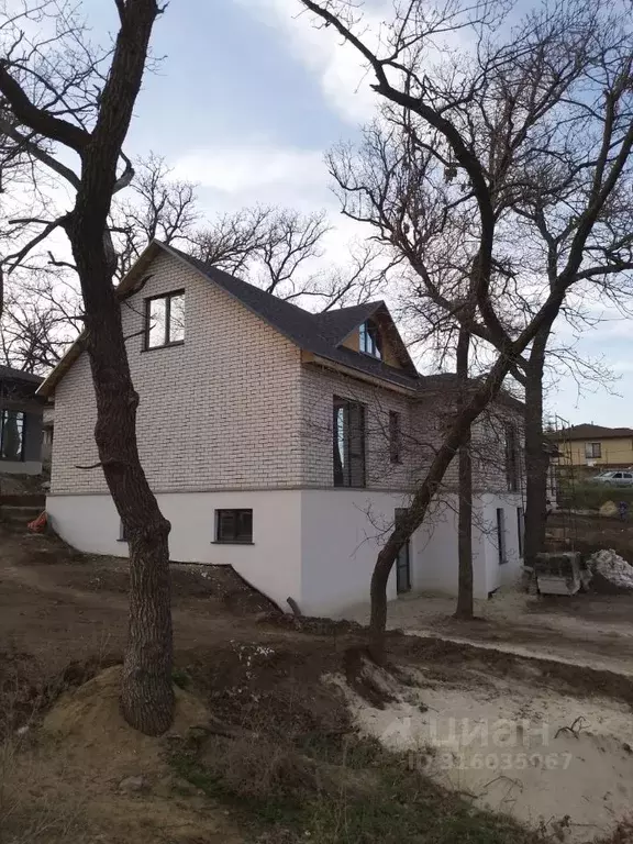 Дом в Волгоградская область, Волгоград ул. Джамбула Джабаева (236 м) - Фото 1