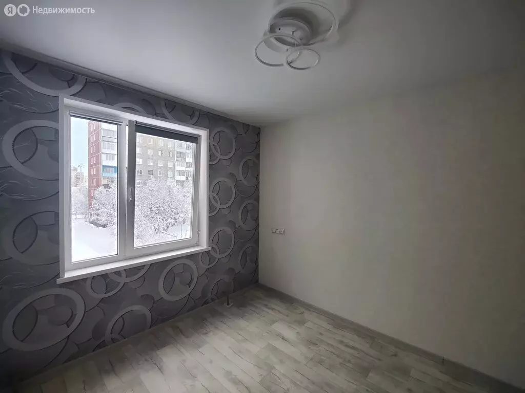 3-комнатная квартира: Мурманск, улица Героев Рыбачьего, 11 (47 м) - Фото 1