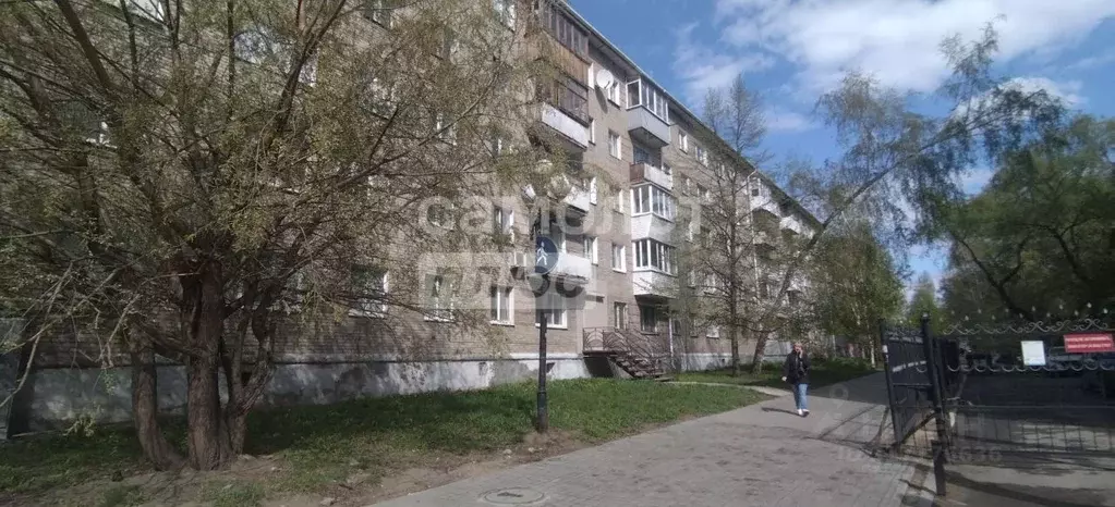 2-к кв. Омская область, Омск ул. Чапаева, 81 (46.5 м) - Фото 0