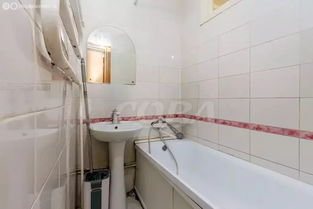 2-комнатная квартира: Тюмень, улица Карла Маркса, 12 (42.8 м) - Фото 1