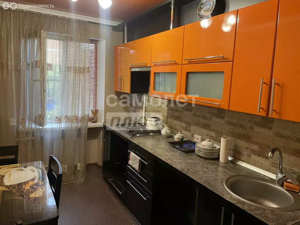 3-комнатная квартира: Майкоп, улица 12 Марта, 130к2 (64.2 м) - Фото 1