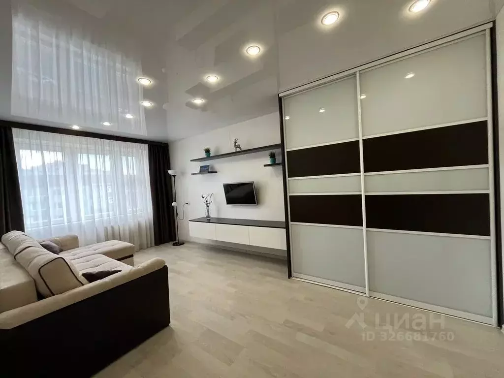 2-к кв. Псковская область, Псков Коммунальная ул., 15 (58.0 м) - Фото 1