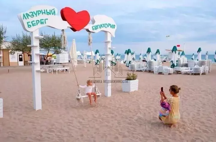 2-к кв. Крым, Евпатория городской округ, Заозерное пгт ул. Аллея ... - Фото 1