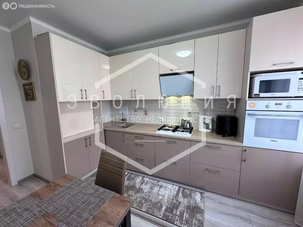 2-комнатная квартира: Калининград, Новгородская улица, 5к3 (56.6 м) - Фото 0