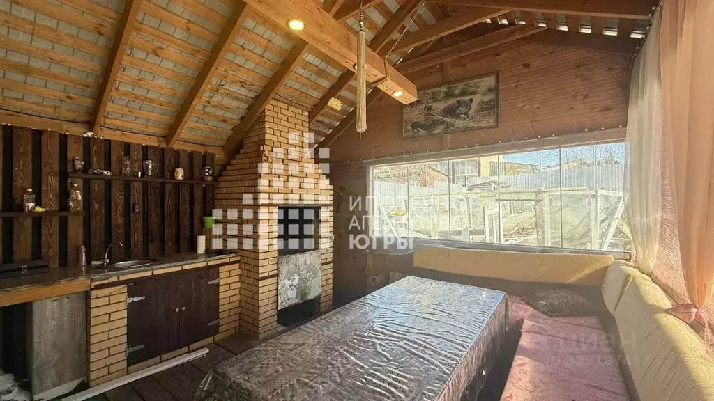 Дом в Ханты-Мансийский АО, Ханты-Мансийск ул. Мира, 101А (25 м) - Фото 1